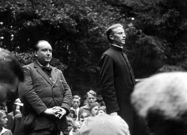 Joseph Folliet und Franz Stock 1931 während eines internationalen Jugendtreffens auf dem Borberg bei Brilon.