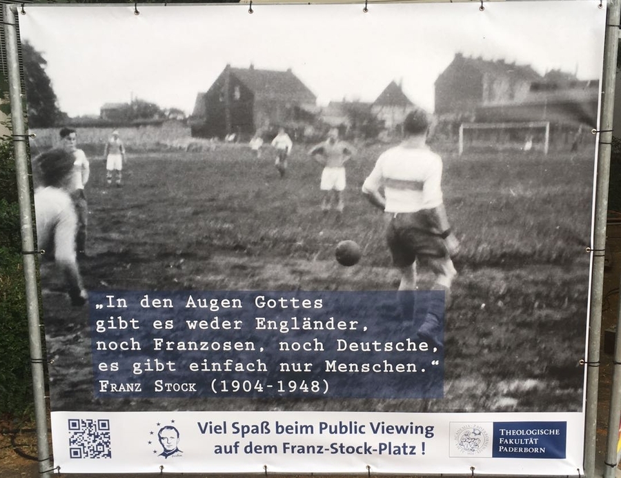 Plakat am Franz-Stock-Platz in Paderborn / Public Viewing zur Fußball WM