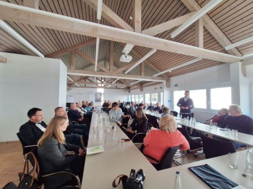 Vorschaubild Versammlung