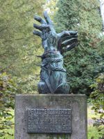 Mahnmal auf dem Möhnefriedhof